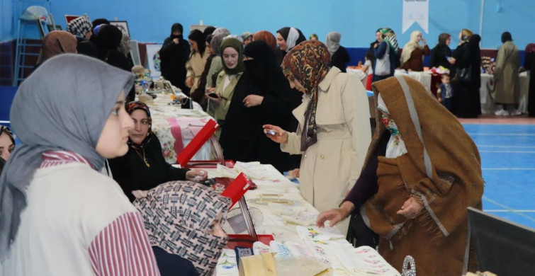 Çat Halk Eğitim Merkezi Yıl Sonu Sergisi Ziyaretçilerin Beğenisini Topladı