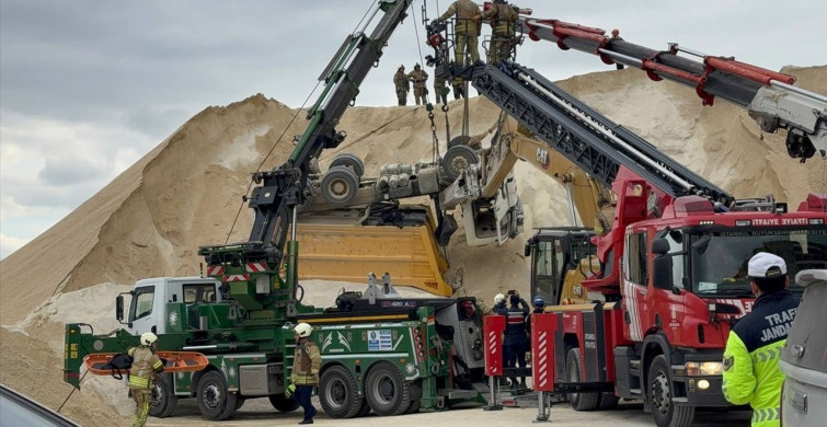 Çatalca'da İş Kazası: Hafriyat Kamyonu Devrildi, Bir İşçi Hayatını Kaybetti