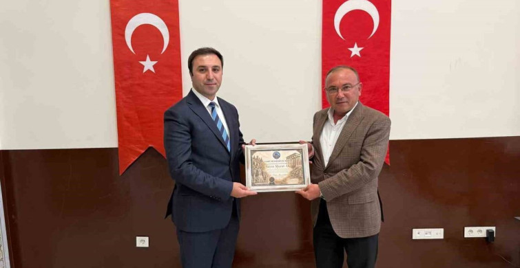 Çavdarhisar kaymakamı murat ak’a fahri hemşehrilik beratı verildi