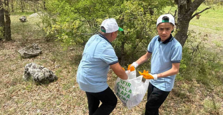 Çavdarhisar'da Orman Yangınlarına Dikkat Çekmek İçin Temizlik Etkinliği