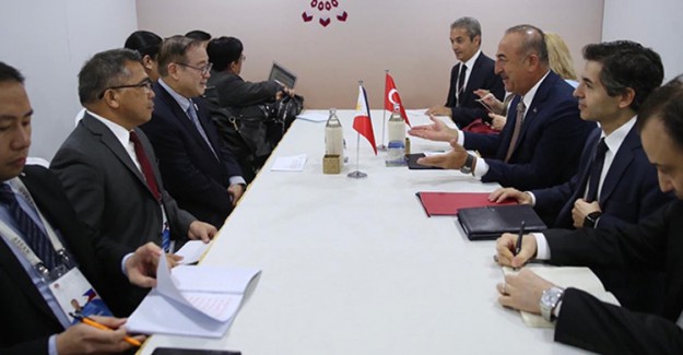 Çavuşoğlu, Filipinli Mevkidaşıyla Bir Araya Geldi