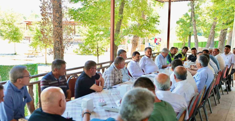 Çavuşoğlu ve Pütün Beyağaç'ta vatandaşlarla bir araya geldi