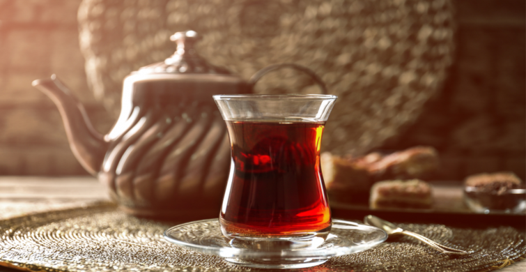 Çay tiryakileri şimdiden o marketin önünde kuyruk oluşturdu! Büyük boy çay 109 TL’ye kadar düştü