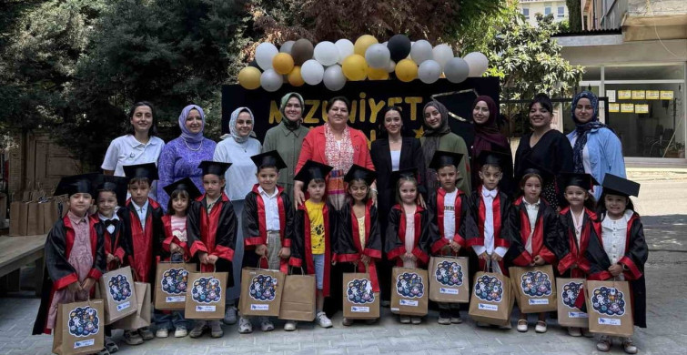 Çayırova çocuk kulübü öğrencileri karnelerini aldı