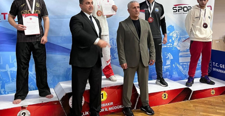 Çayırova'nın Kick Boks Takımı Diyarbakır'dan Madalyalarla Döndü