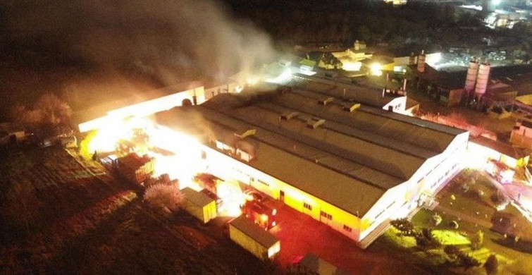 Çekmeköy'de gıda Üretim Tesisinde Yangın Çıktı