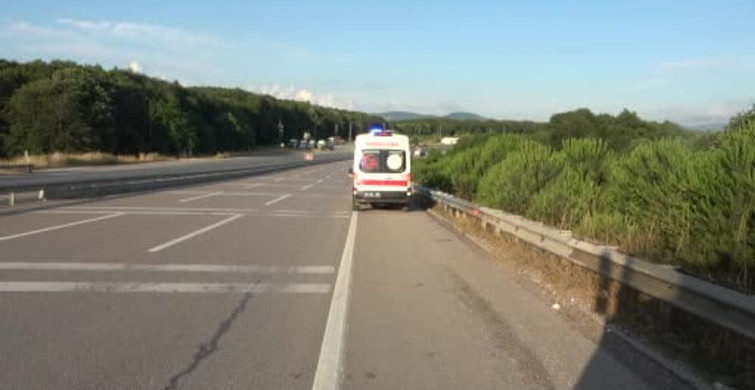 Çekmeköy'de hafif ticari araç kontrolden çıkarak yol kenarına uçtu: 2 yaralı