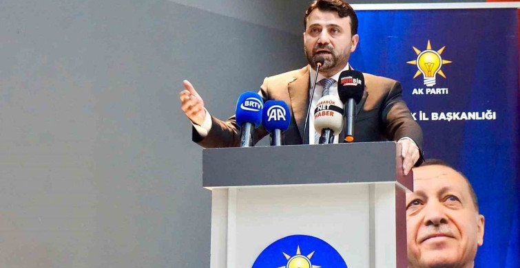 Cem Şahin: AK Parti'de Bayrak Yarışı Var