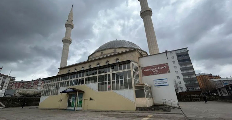 Cemaat öksürük krizine girdi: İmam teravih namazını tamamlayamadı