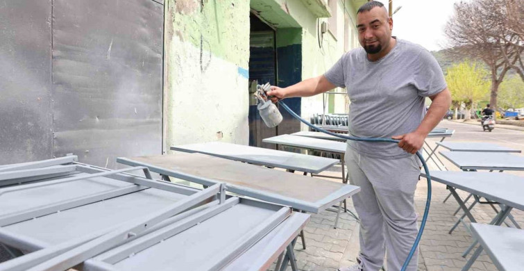 Cemiyetlerin Vazgeçilmezi: Yenilenen Demir Masalar