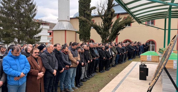 Cenaze Töreninde İki Kayıp Bir Araya Geldi