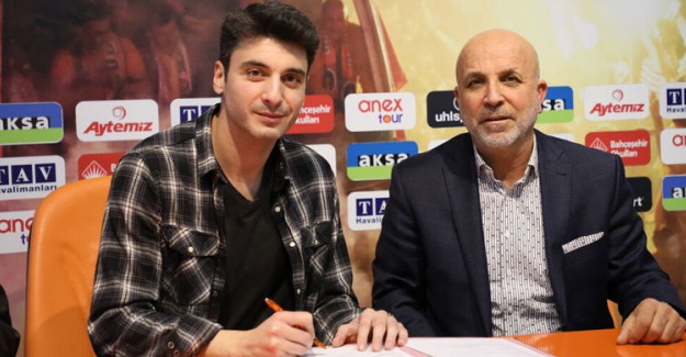Cenk Gönen Resmi Sözleşmeyi İmzaladı