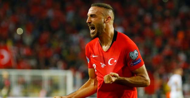 Cenk Tosun, Milli Efsaneleri Yakalamak Üzere