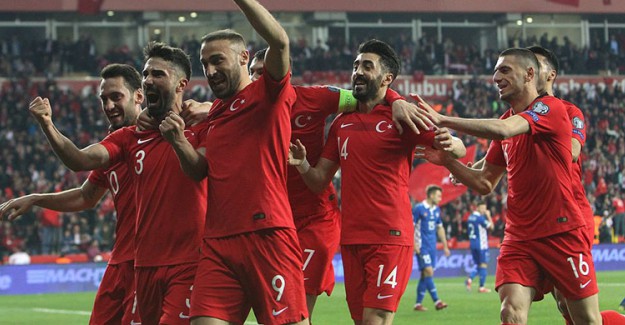 Cenk Tosun: Taraftarlara Teşekkür Ediyorum