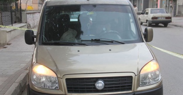 Cesetle Yolculuk Polisi Alarma Geçirdi!
