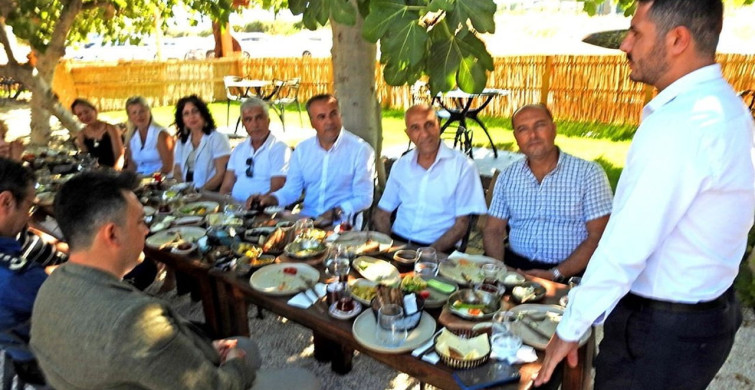 Çeşme müftüsü murat yılmaz’a veda kahvaltısı