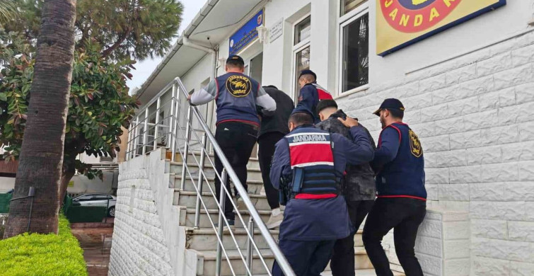 Çeşme'de Araç Hırsızları 35 Kamera ile Yakalandı