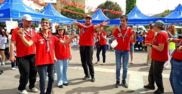 Çeşme’de Engelleri Aşan Renkli Etkinlik