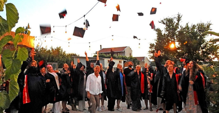 Çeşme’de kursiyerlere ‘usta aşçı’ belgeleri verildi