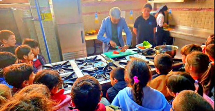 Çeşme'de Öğrencilere Sağlıklı Beslenme Eğitimi