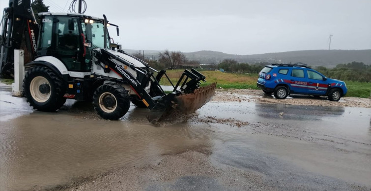 Çeşme'de Sağanak Yağış Sorunlara Yol Açtı