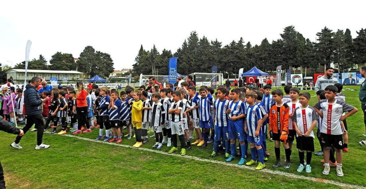 Çeşme'de U9 Futbol Festivali Rüzgarı