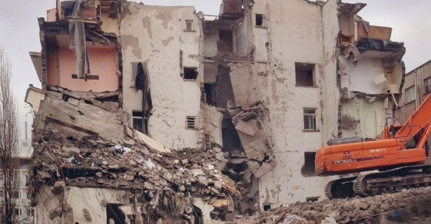 Çevre ve Şehircilik Bakanlığı, Riskli Binaların 3 Ay İçinde Bildirilmesini İstedi