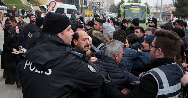 Cezaevine Yürümek İsteyen HDP'liler Polis Tarafından Durduruldu