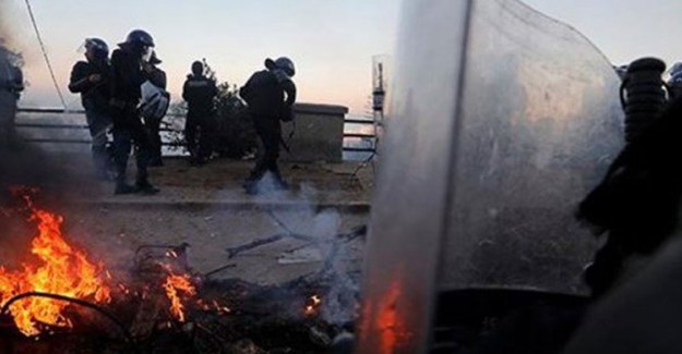 Cezayir'deki Eylemlerde Ülkenin İlk Geçici Hükumetinin Başbakanının Oğlu Öldü