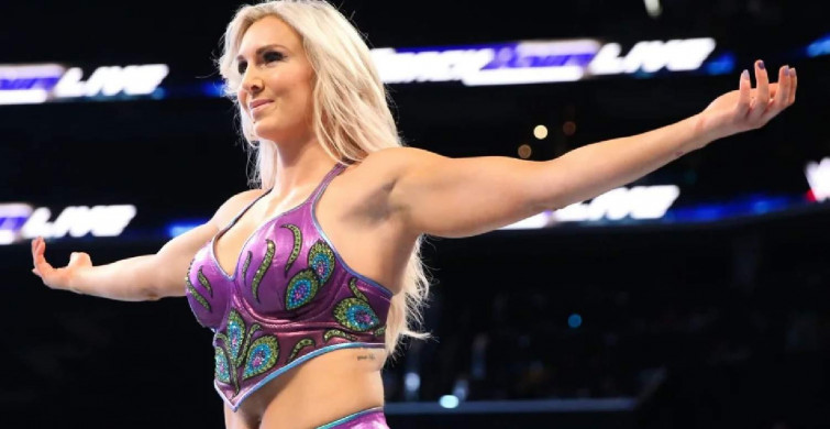 Charlotte Flair'dan canlı yayınlanan kadın güreşi maçında frikik! TV yayını kesildi