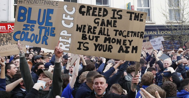 Chelsea Taraftarı Protesto Takımlarını Protesto Etti
