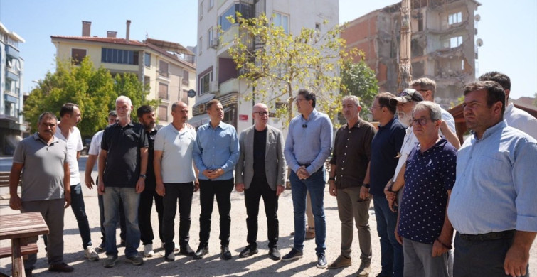 CHP Genel Başkan Yardımcısı Aytekin Sındırgı'da Depremzedeleri Ziyaret Etti