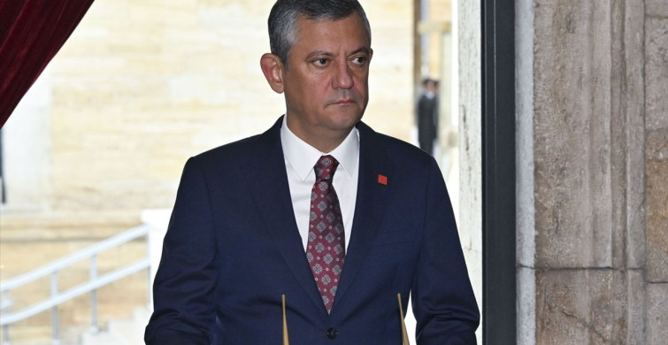 CHP Genel Başkanı Özgür Özel Anıtkabir'i Ziyaret Etti