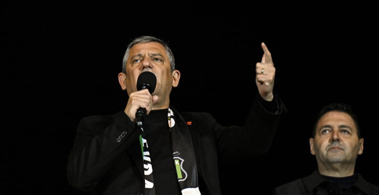 CHP Genel Başkanı Özgür Özel Bakırköy'de Miting Düzenledi