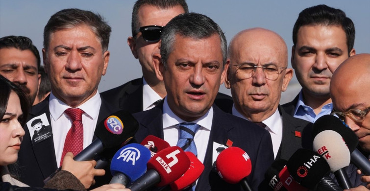 CHP Genel Başkanı Özgür Özel, Bülent Ecevit'in Kabrini Ziyaret Etti