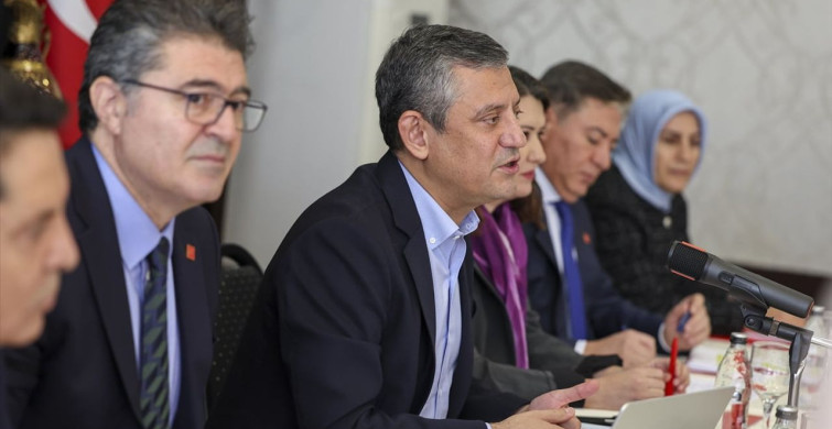 CHP Genel Başkanı Özgür Özel, Doğu ve Güneydoğu İl Başkanlarıyla Görüştü