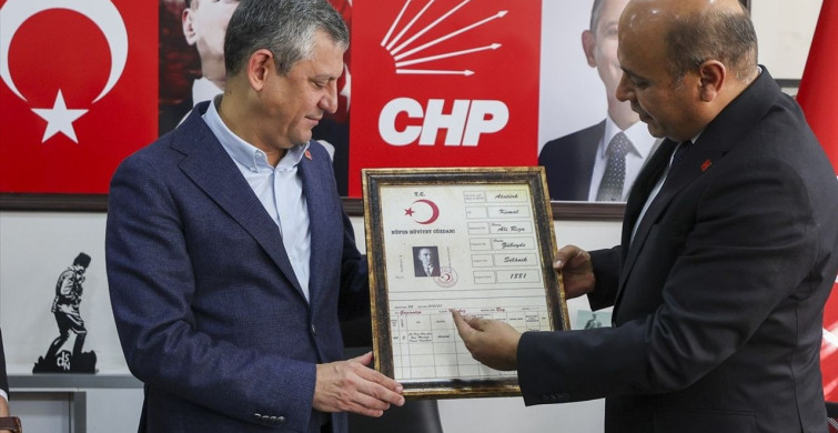 CHP Genel Başkanı Özgür Özel Gaziantep'te Partinin İl Başkanlığını Ziyaret Etti