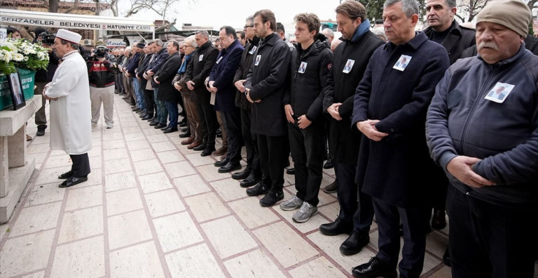 CHP Genel Başkanı Özgür Özel, Manisa'da Cenaze Törenine Katıldı