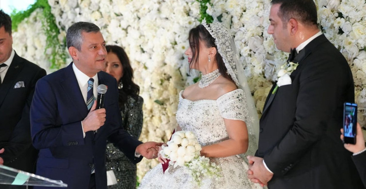 CHP Genel Başkanı Özgür Özel Narlıdere'de Nikah Törenine Katıldı