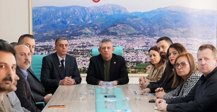 CHP Genel Başkanı Özgür Özel, Şehzadeler Belediyesini Ziyaret Etti