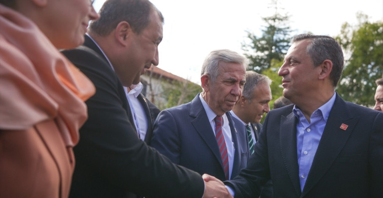 CHP Genel Başkanı Özgür Özel Eğitim Zirvesi'nde Sert Mesajlar Verdi