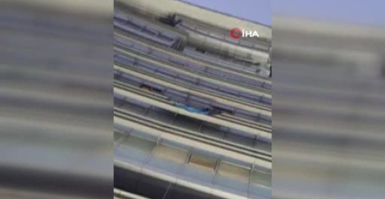 CHP Genel Merkezi'nde Özgür Özel Pankartı Rüzgarı