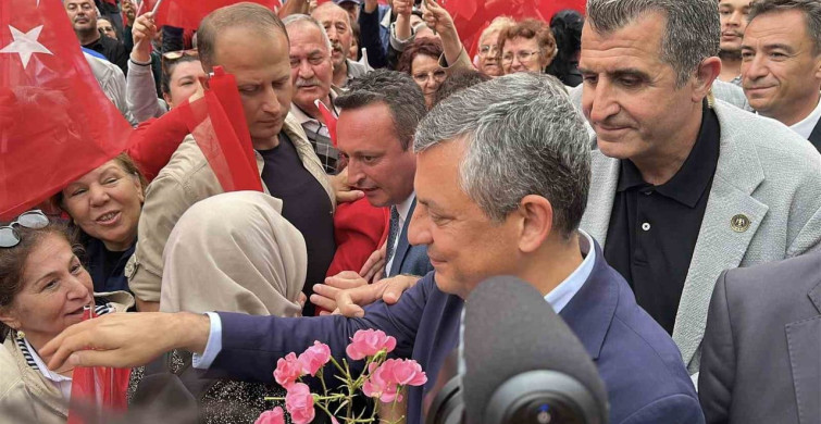 CHP grup başkanı özgür özel, burdur'da vatandaşlarla buluştu