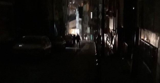 CHP İlçe Binası Önünde Kavga: Yaralılar Var!