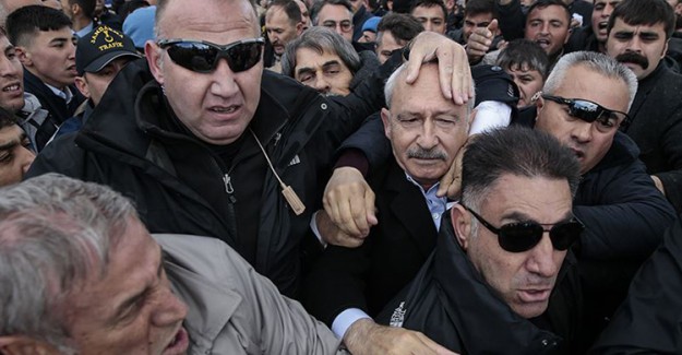 CHP Lideri Kılıçdaroğlu'na Şehit Cenazesinde Saldırı