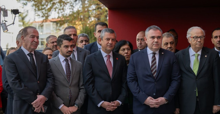 CHP Lideri Özgür Özel, Eczacılık Müzesi'nin Açılışında