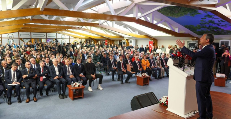 CHP Lideri Özgür Özel: Eğitimin Geleceği Gençlerin Elinde