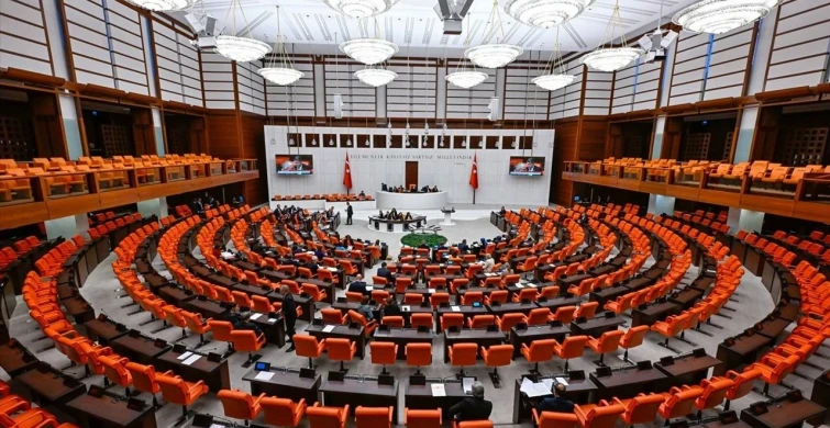 CHP Listesinden Meclis’e Giren Vekiller Birer Birer AK Parti Saflarında...Kulislerde Yeni Geçiş İddiaları: 3 İsim Daha AK Parti’ye Katılabilir