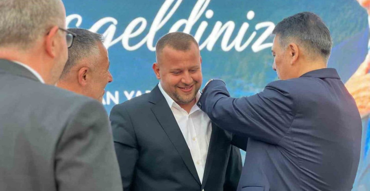 Chp milletvekili yașar tüzün’ün yeğeni ve eski danışmanı ak parti'ye geçti