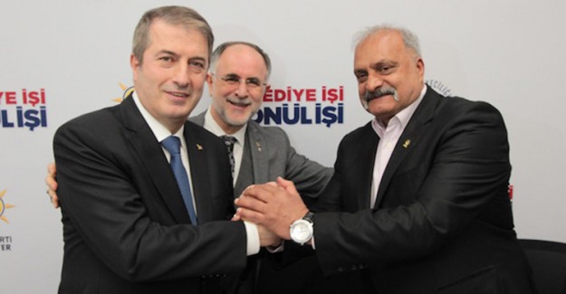 CHP Sarıyer Teşkilatı'nda 46 Kişi İstifa Ederek AK Partiye Katıldı 